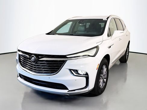 Used 2023 Buick Enclave Essence image 4