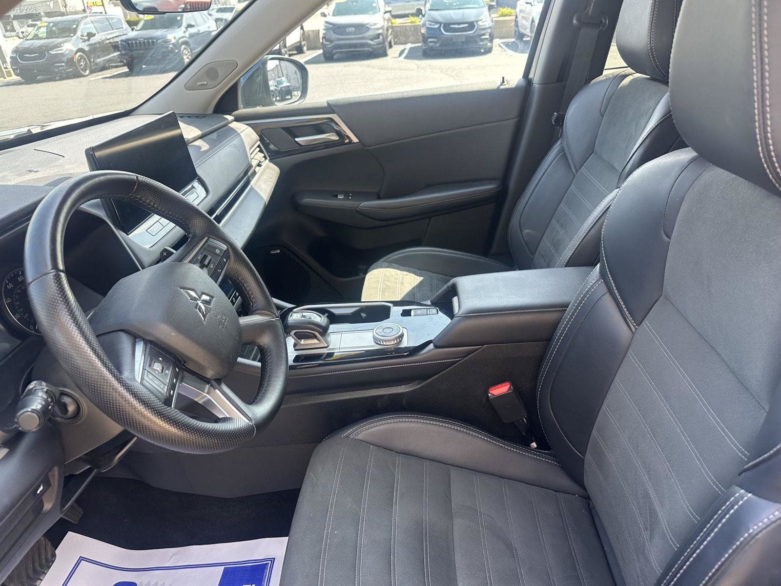Used 2025 Mitsubishi Outlander SE FWD image 15