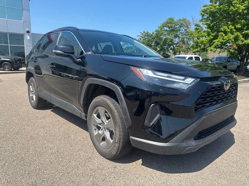 Used 2025 Toyota RAV4 XLE AWD/4WD image 9