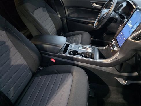 Used 2021 Ford Edge SE w/ Cargo Accessory Package image 10