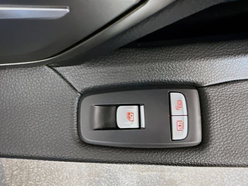 Used 2022 BMW 740i RWD image 31