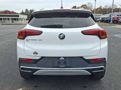 Used 2022 Buick Encore GX Essence w/ Experience Buick Package image 5