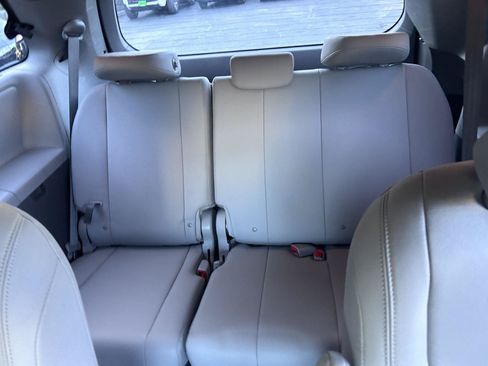Used 2019 Toyota Sienna XLE w/ XLE Navigation Package AWD/4WD image 9