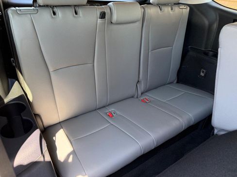 Used 2021 Toyota Highlander XLE AWD/4WD image 12