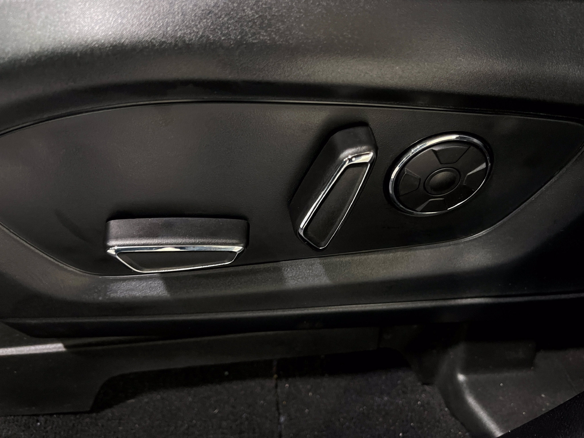 Used 2020 Ford Explorer ST w/ Premium Technology Package AWD/4WD image 17