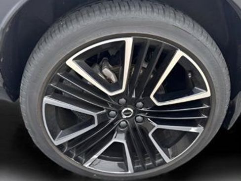 Used 2025 Volvo XC40 B5 Ultra image 35