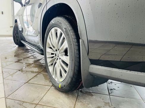 New 2026 Toyota Highlander Platinum image 21