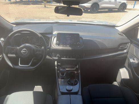 Used 2024 Nissan Rogue S AWD/4WD image 17