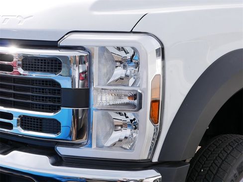 Used 2024 Ford F550 4x4 SuperCab Super Duty image 2