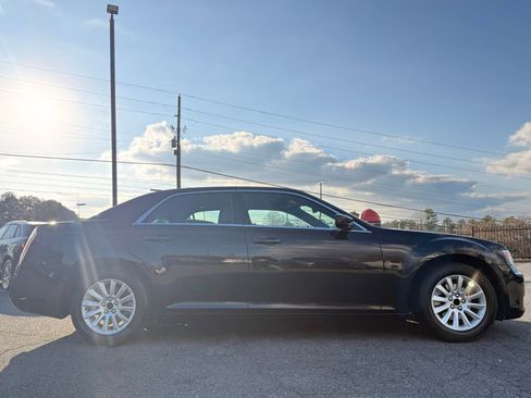 Used 2014 Chrysler 300 image 6