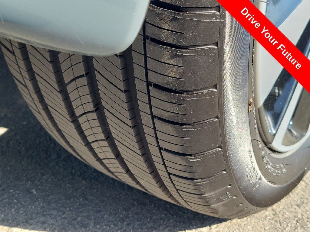 Used 2025 Nissan Sentra SV w/ SV Premium Package FWD image 33