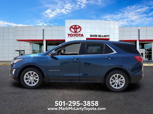 Used 2020 Chevrolet Equinox LT w/ Driver Convenience Package FWD image 2