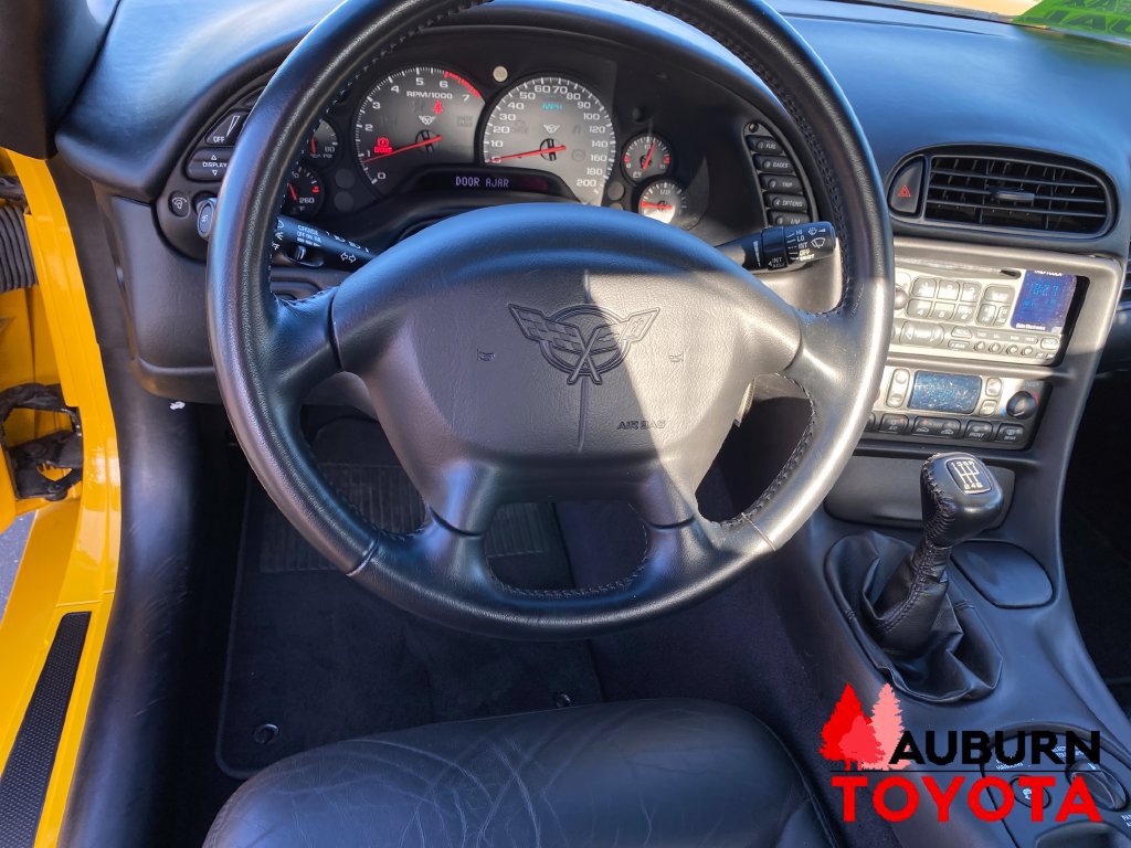 Used 2004 Chevrolet Corvette Convertible w/ Preferred Equipment Group RWD image 13
