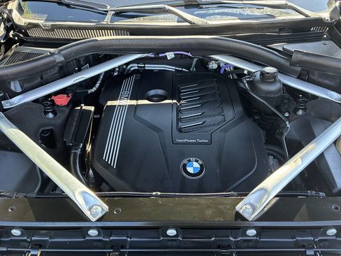 Used 2021 BMW X7 xDrive40i w/ Premium Package AWD/4WD image 24