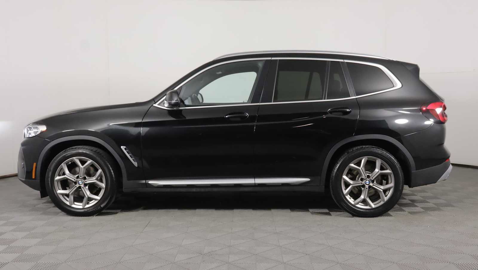 Used 2023 BMW X3 xDrive30i w/ Premium Package w/ZPA AWD/4WD image 8