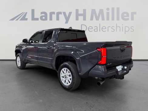 Certified 2025 Toyota Tacoma SR5 AWD/4WD image 3