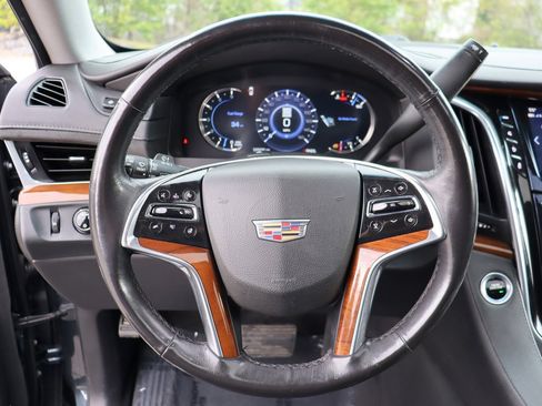 Used 2019 Cadillac Escalade Luxury AWD/4WD image 30