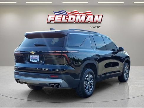 Used 2024 Chevrolet Traverse LT w/ Trailering Package FWD image 6