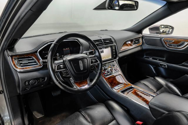 Used 2019 Lincoln Continental Select FWD image 3