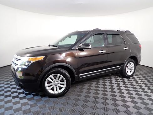 Used 2013 Ford Explorer XLT AWD/4WD image 9