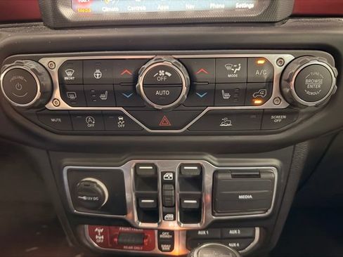 Used 2023 Jeep Wrangler Unlimited Rubicon w/ Cold Weather Group AWD/4WD image 30