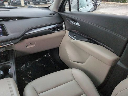 Used 2021 Cadillac XT4 Luxury FWD image 17