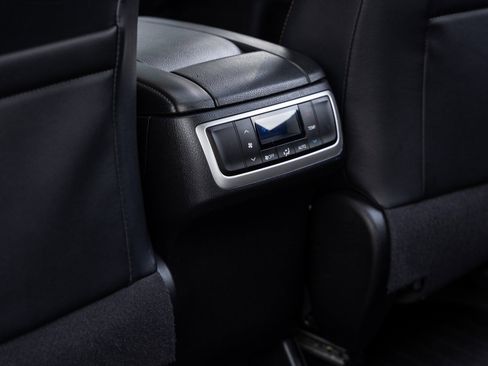 Used 2017 Toyota Highlander XLE image 26