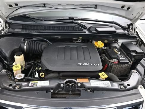 Used 2015 Chrysler Town & Country Touring-L w/ Driver Convenience Group FWD image 29