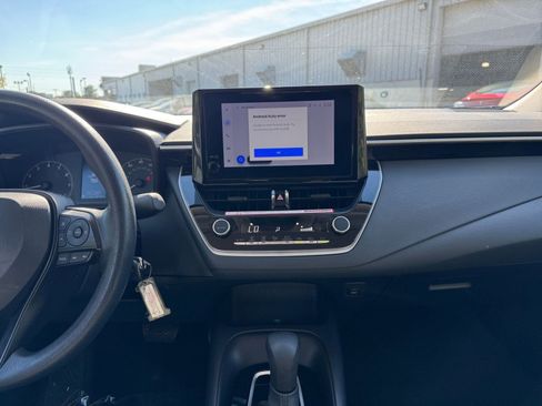 Used 2025 Toyota Corolla LE image 18