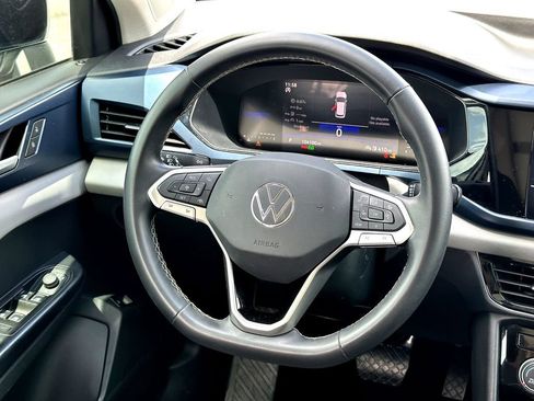 Used 2023 Volkswagen Taos SE w/ Panoramic Sunroof Package FWD image 29