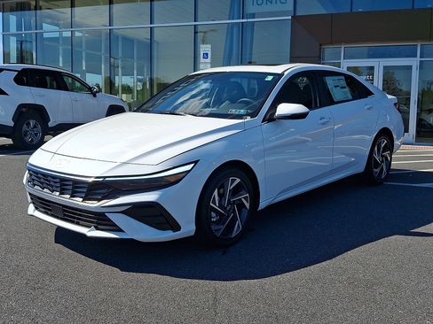New 2026 Hyundai Elantra Limited FWD image 2