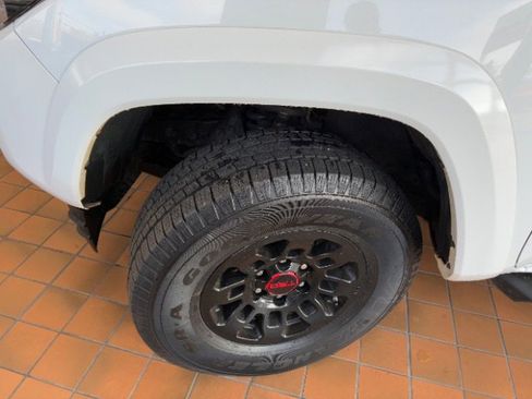 Used 2022 Toyota Tacoma TRD Off-Road image 12