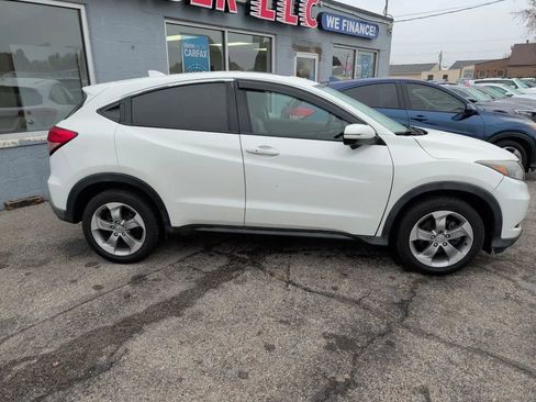 Used 2017 Honda HR-V EX image 5
