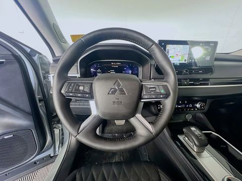 Used 2025 Mitsubishi Outlander SEL AWD/4WD image 14
