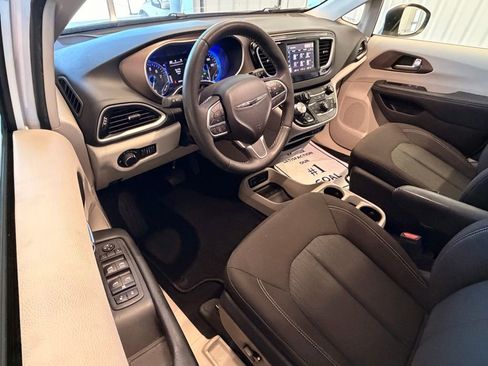 Used 2023 Chrysler Voyager LX FWD image 22