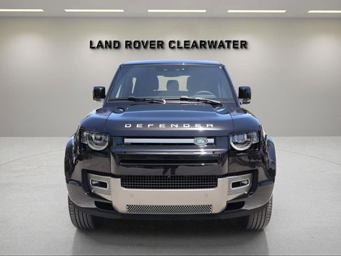 New 2025 Land Rover Defender 90 X-Dynamic SE image 8