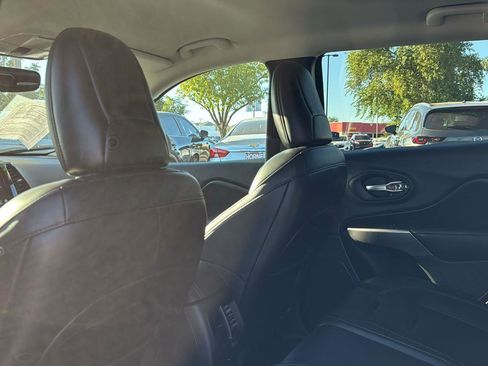 Used 2020 Jeep Cherokee Limited image 24