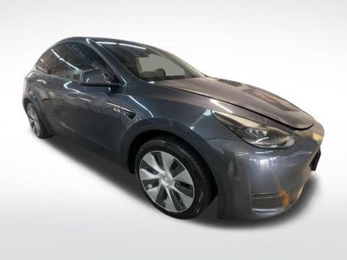 Used 2023 Tesla Model Y Long Range AWD/4WD image 2