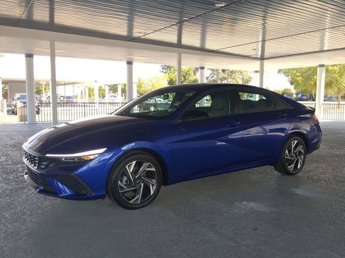 Used 2025 Hyundai Elantra Sport image 8