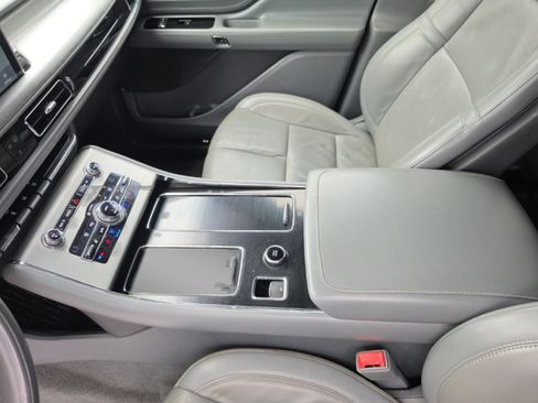 Used 2020 Lincoln Aviator Reserve w/ Elements Package Plus AWD/4WD image 19