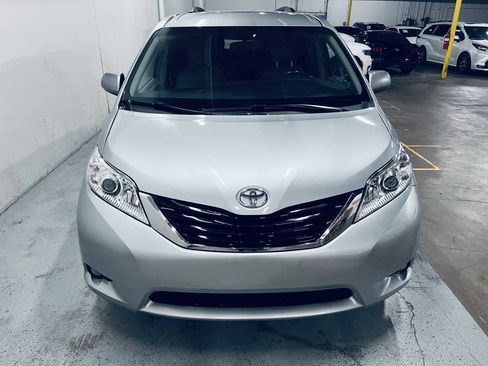 Used 2017 Toyota Sienna LE FWD image 13
