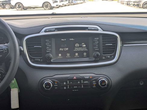 Used 2018 Kia Sorento FWD image 21