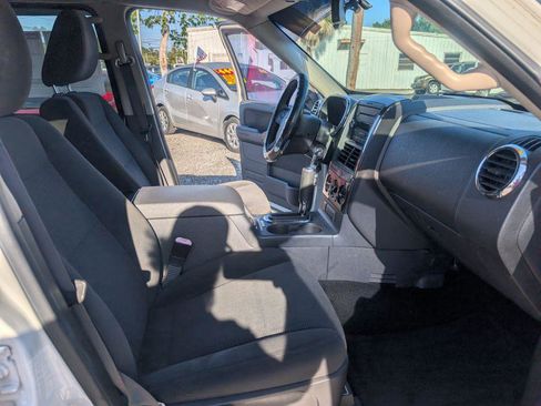 Used 2009 Ford Explorer XLT image 13