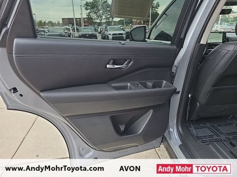 Used 2025 Nissan Pathfinder Platinum AWD/4WD image 33