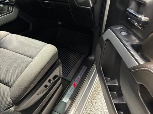 Used 2018 Chevrolet Silverado 1500 LT w/ Texas Edition image 13