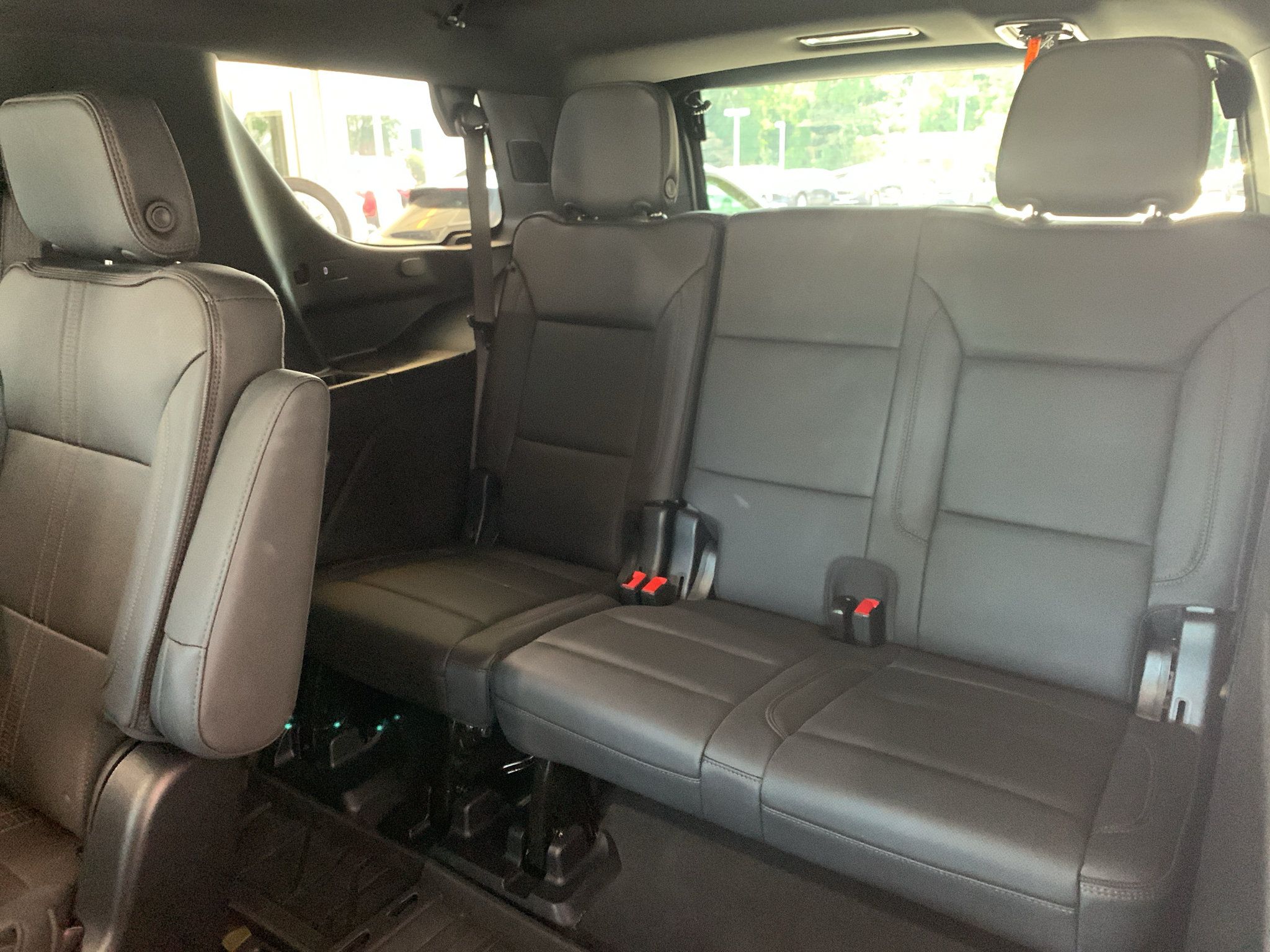 Used 2025 Chevrolet Tahoe High Country AWD/4WD image 20