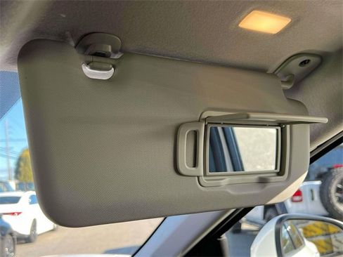 Used 2025 Nissan Kicks SR image 28