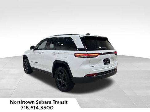Used 2022 Jeep Grand Cherokee Altitude AWD/4WD image 3