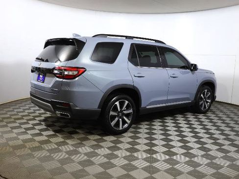 Used 2023 Honda Pilot Touring image 5