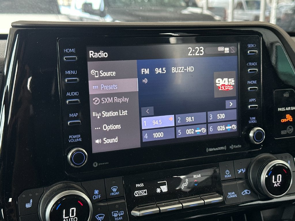 Used 2021 Toyota Highlander XLE FWD image 18